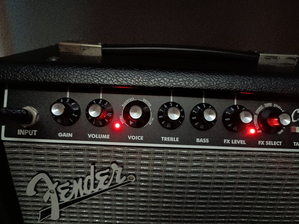 Fender Champion 20w de segunda mano · Foto 5 de 5 · Barcelona · 80 €