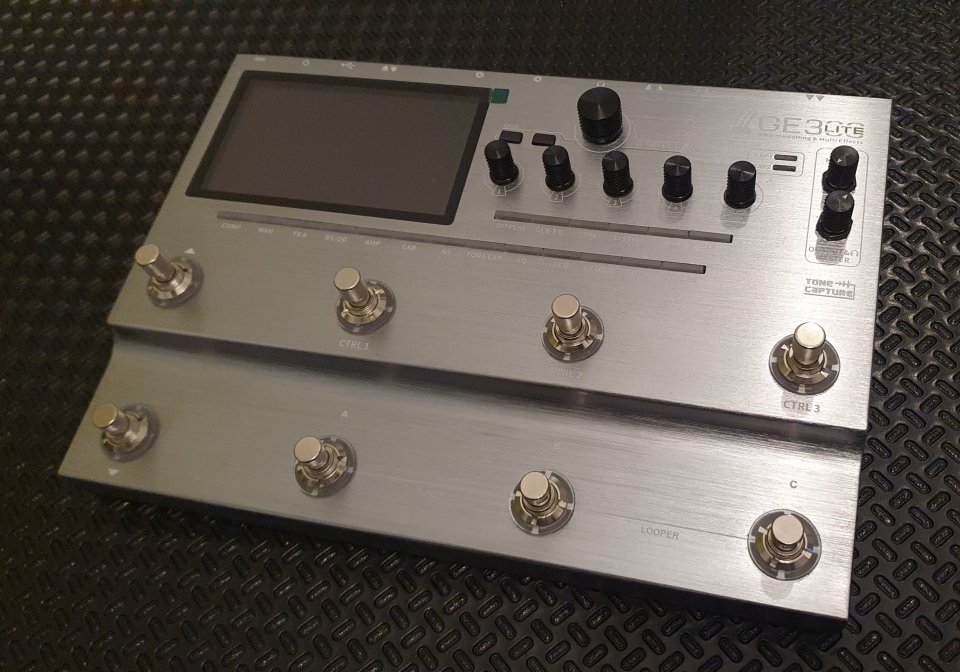 Mooer GE 300 Lite Pedalera Multiefectos NUEVA