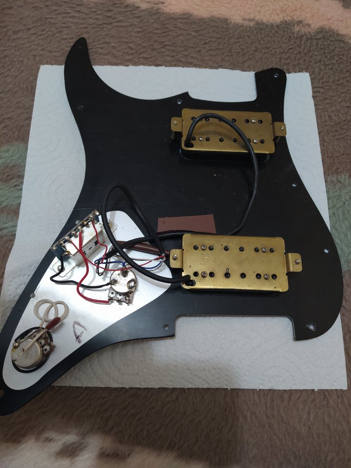 Golpeador Fender pastillas Ibanez