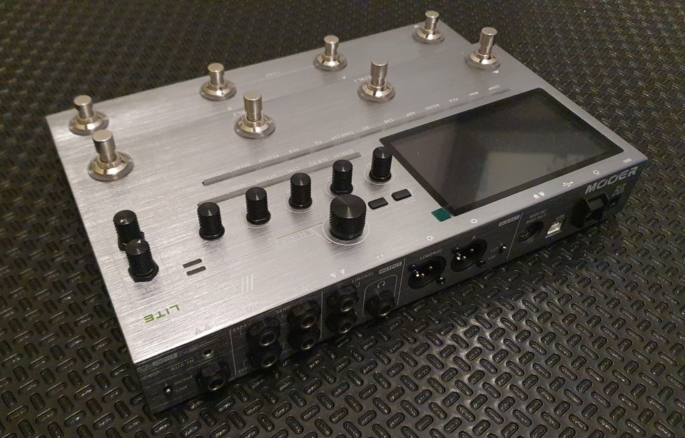 Mooer GE 300 Lite Pedalera Multiefectos NUEVA
