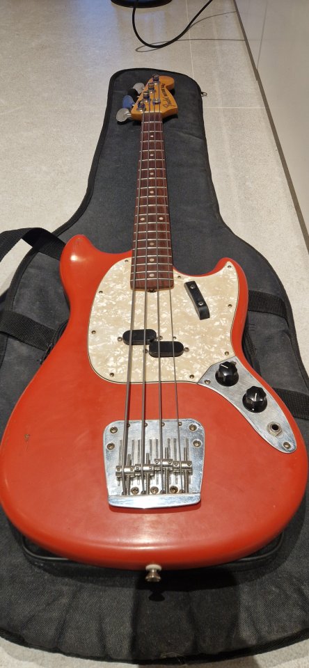 Fender Mustang Bass Vintera Light Relic