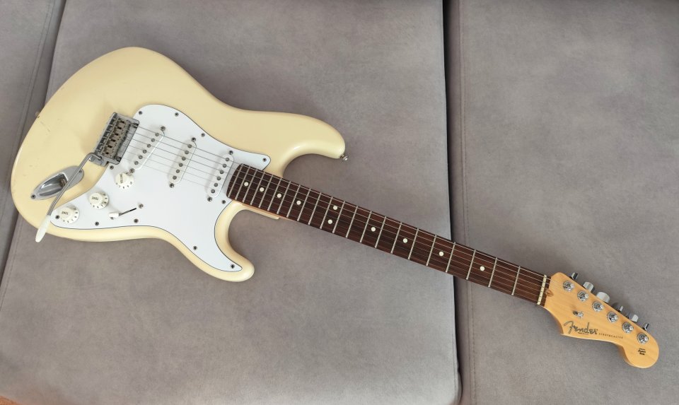 Fender Stratocaster American Standard Rosewood OW (2010) con MEJORAS TOP de segunda mano · Foto 1 de 8 · Murcia · 1250 €