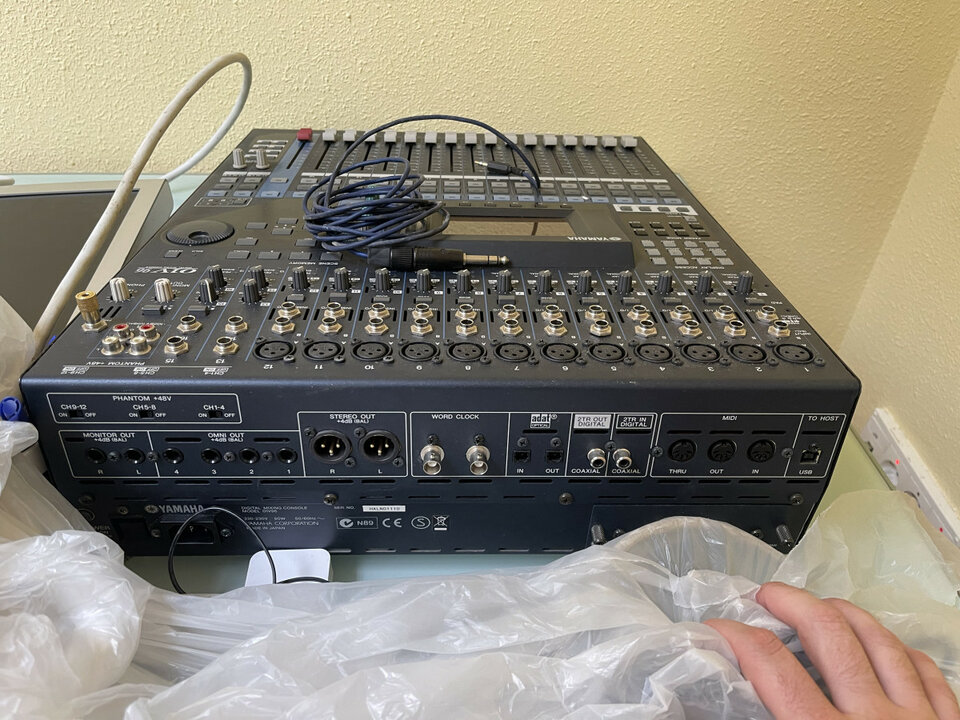 Mesa de mezclas digital YAMAHA 01V96 VCM