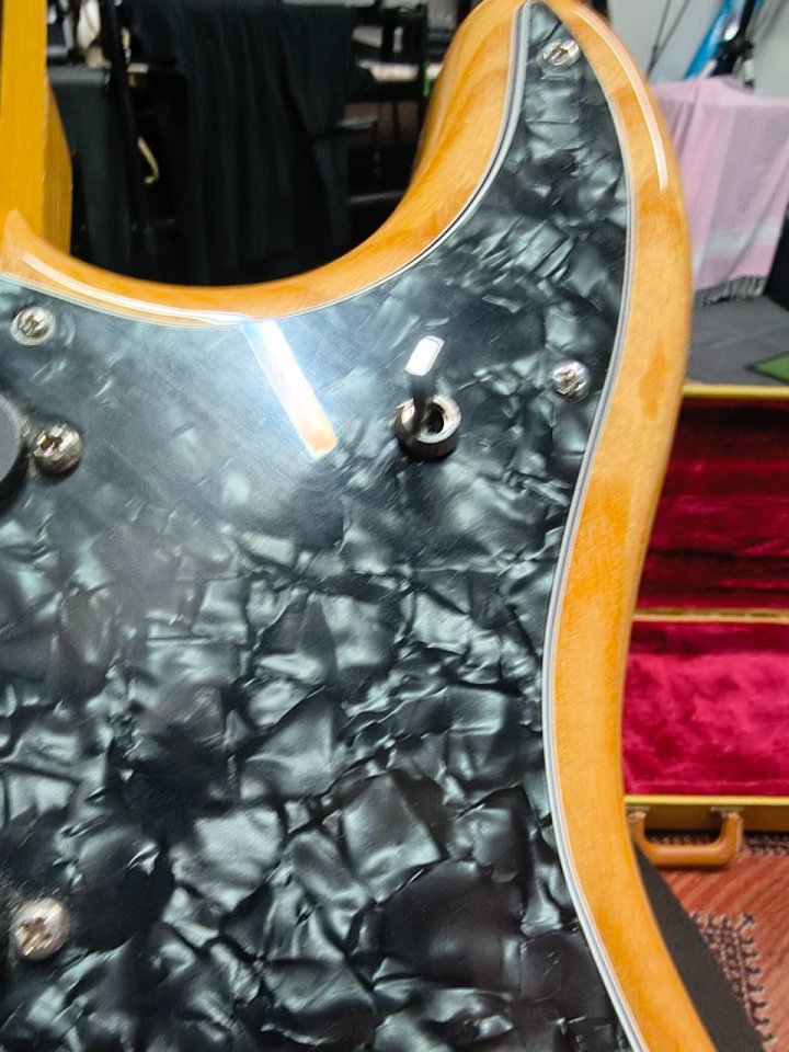 Stratocaster con EMG y Dean Explorer Dave Mustaine Signature Zero de segunda mano · Foto 4 de 10 · Gipuzkoa · 490 €