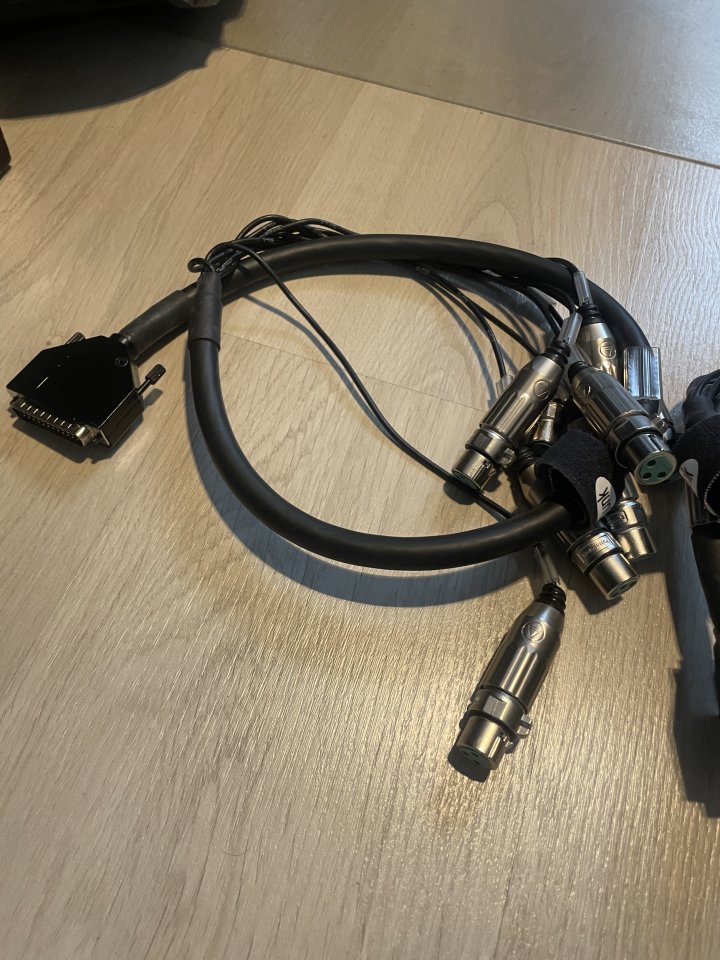 Mangueras Sub-Db25 a Sub-Db25_ Sub-Db25 a xlr Hembra y Sub-Db25 a Xlr Macho de segunda mano · Foto 5 de 9 · Madrid · 512 €
