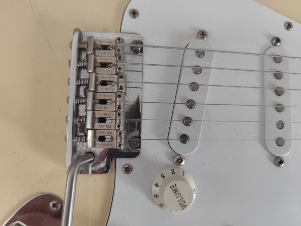 Fender Stratocaster American Standard Rosewood OW (2010) con MEJORAS TOP de segunda mano · Foto 3 de 8 · Murcia · 1250 €