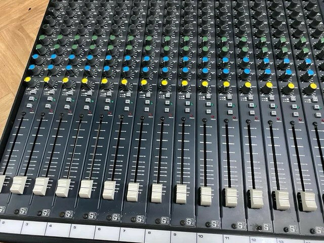 Mesa de mezclas Soundcraft 200SR 16 Canales