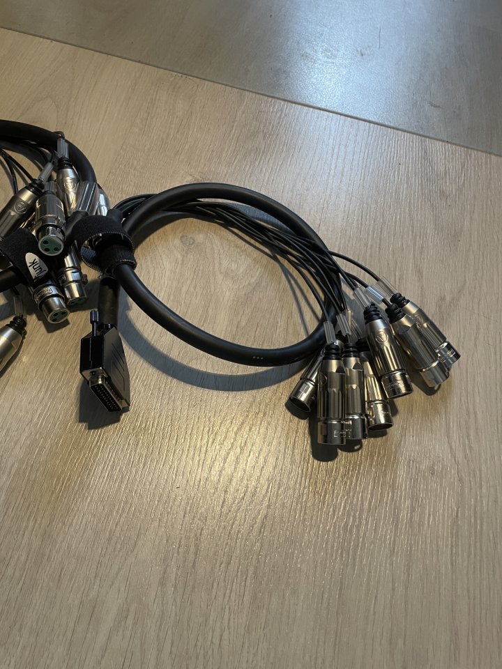 Mangueras Sub-Db25 a Sub-Db25_ Sub-Db25 a xlr Hembra y Sub-Db25 a Xlr Macho de segunda mano · Foto 6 de 9 · Madrid · 512 €