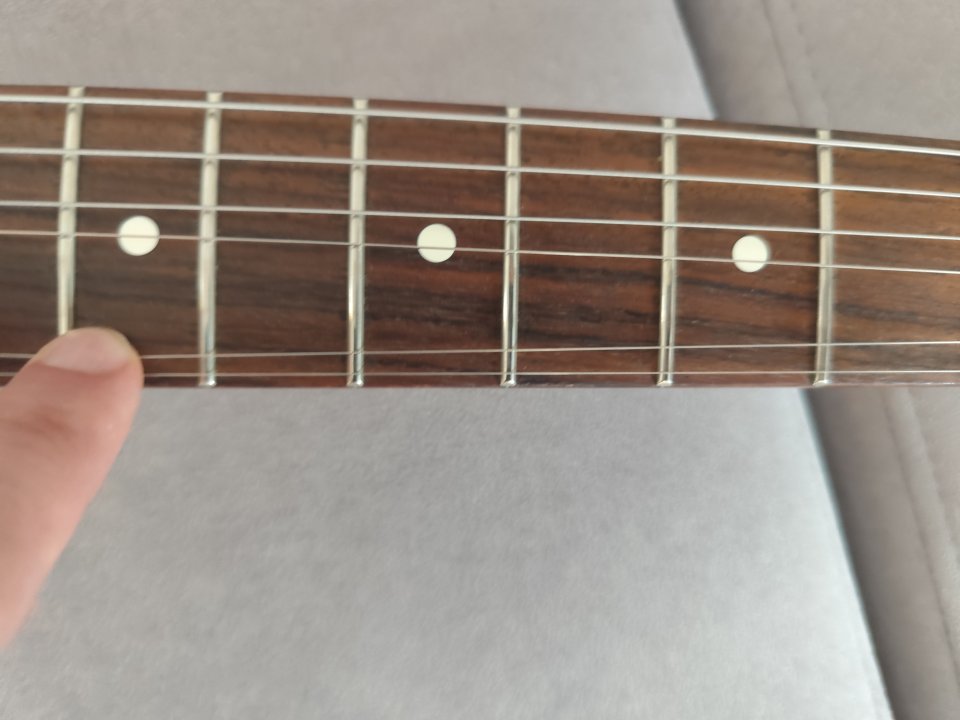 Fender Stratocaster American Standard Rosewood OW (2010) con MEJORAS TOP de segunda mano · Foto 4 de 8 · Murcia · 1250 €
