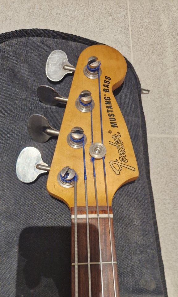 Fender Mustang Bass Vintera Light Relic