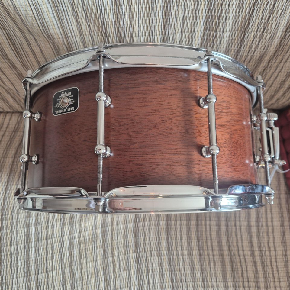 Caja LUDWIG LU6514MA Universal Series Mahogany 14"x6,5" de segunda mano · Foto 2 de 10 · Cantabria · 425 €