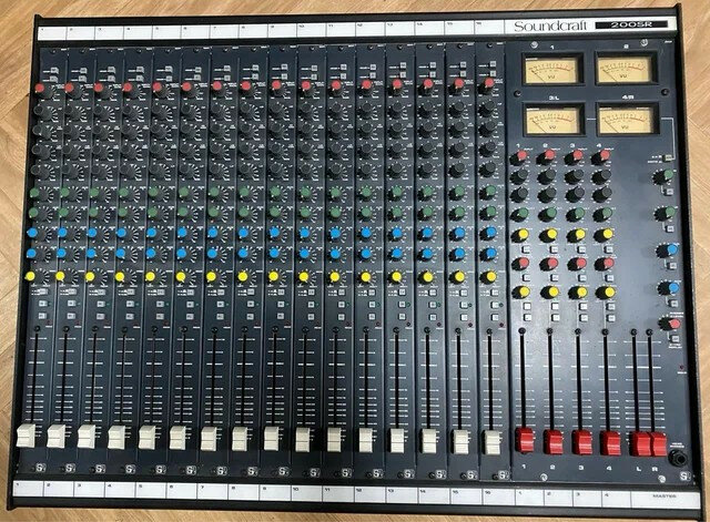 Mesa de mezclas Soundcraft 200SR 16 Canales