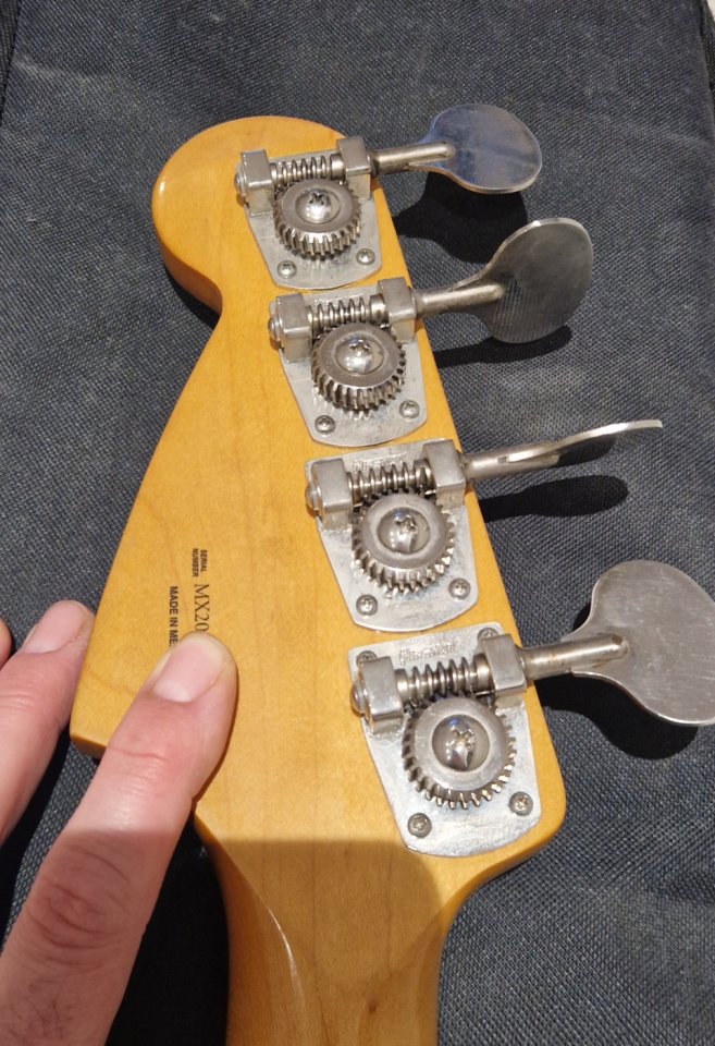 Fender Mustang Bass Vintera Light Relic