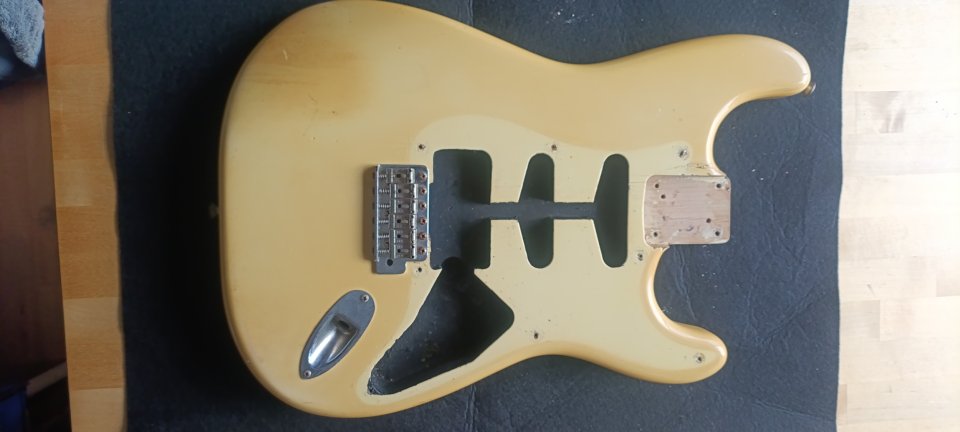 Cuerpo Fender USA AVRI 1988. Nitro relic. Hardware original