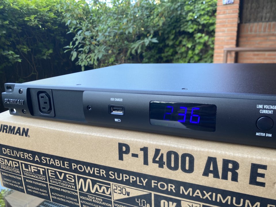 Furman P-1400 AR E de segunda mano · Foto 3 de 10 · Barcelona · 1150 €