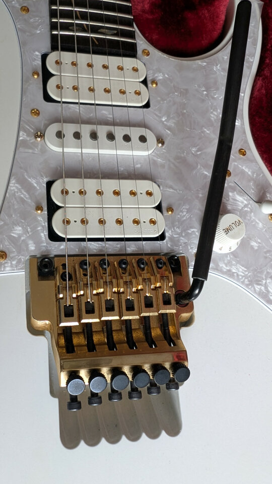 Ibanez JEM7V-WH Steve Vai Signature