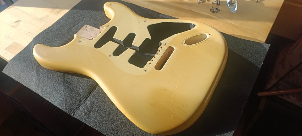 Cuerpo Fender USA AVRI 1988. Nitro relic. Hardware original
