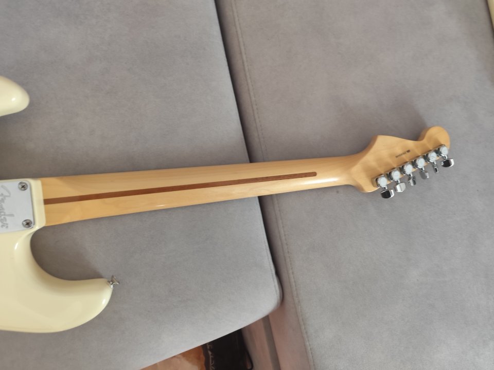 Fender Stratocaster American Standard Rosewood OW (2010) con MEJORAS TOP de segunda mano · Foto 8 de 8 · Murcia · 1250 €