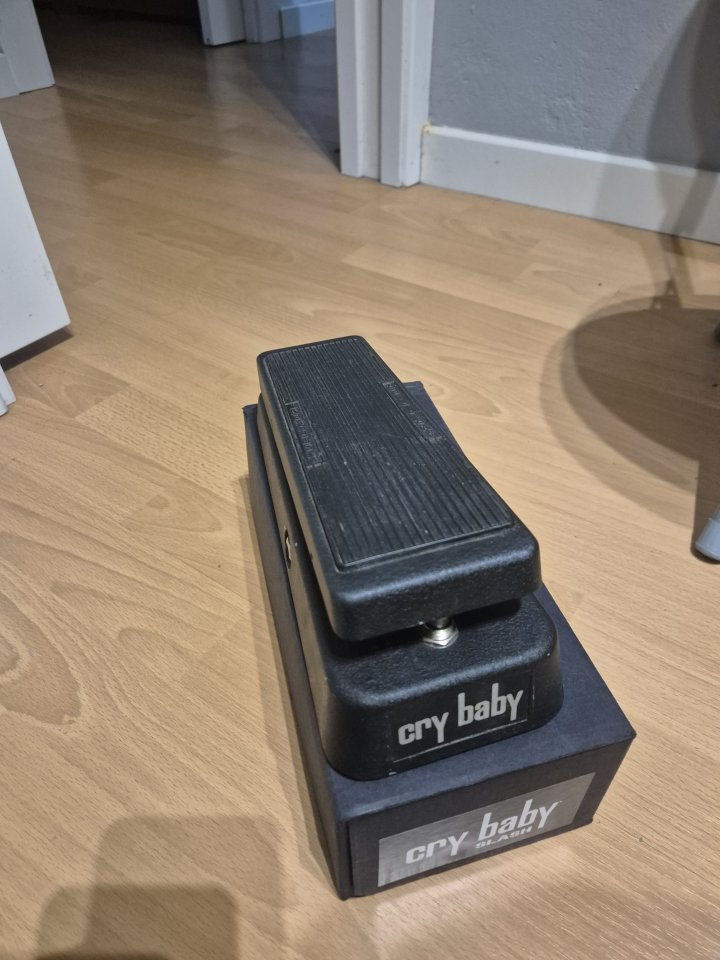 Wah Cry baby de segunda mano · Foto 1 de 2 · Asturias · 50 €