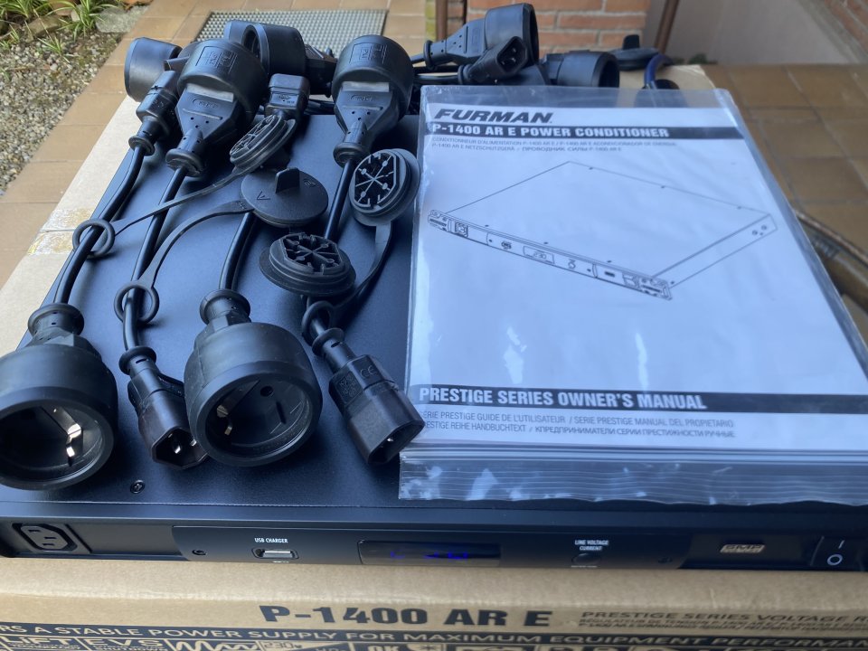 Furman P-1400 AR E de segunda mano · Foto 9 de 10 · Barcelona · 1150 €