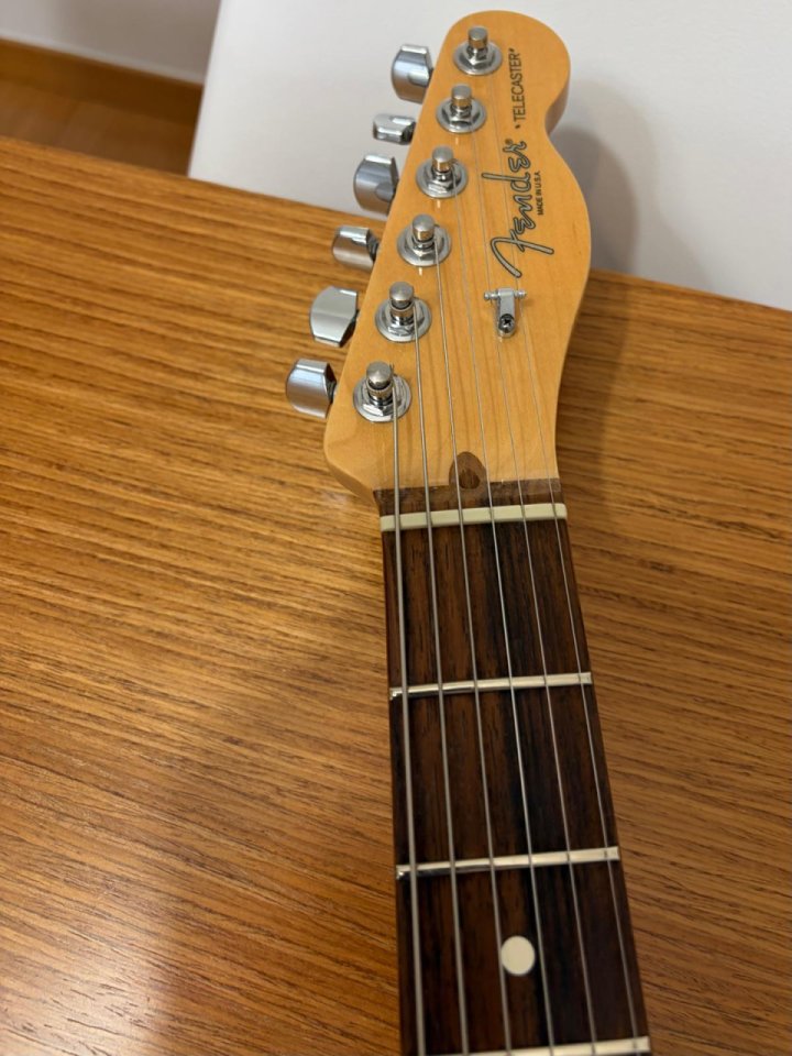 FENDER TELECASTER AMERICAN STANDARD 2009 (transporte incluido) + estuche de segunda mano · Foto 3 de 4 · Lleida · 985 €