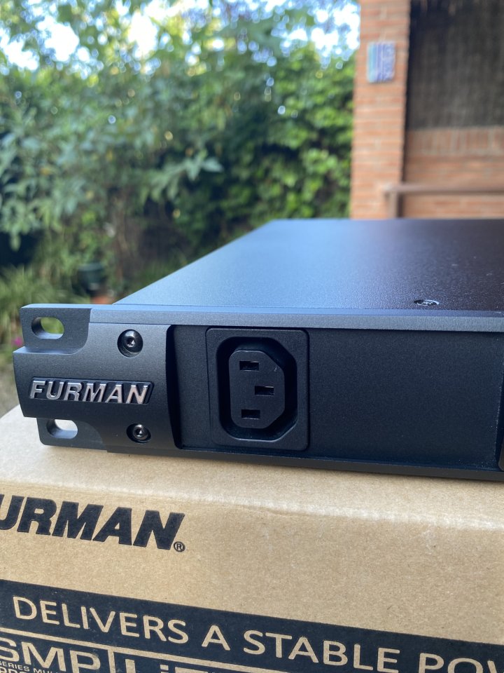 Furman P-1400 AR E de segunda mano · Foto 8 de 10 · Barcelona · 1150 €