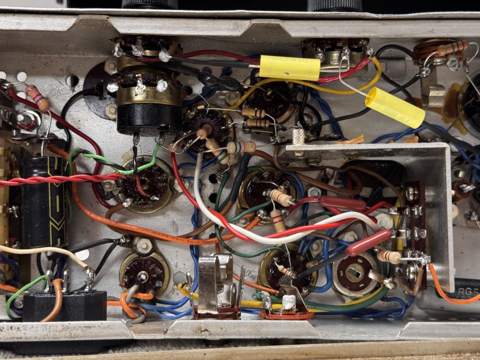 Mítico Filmosound 385 (EL84) modificado por Amptek