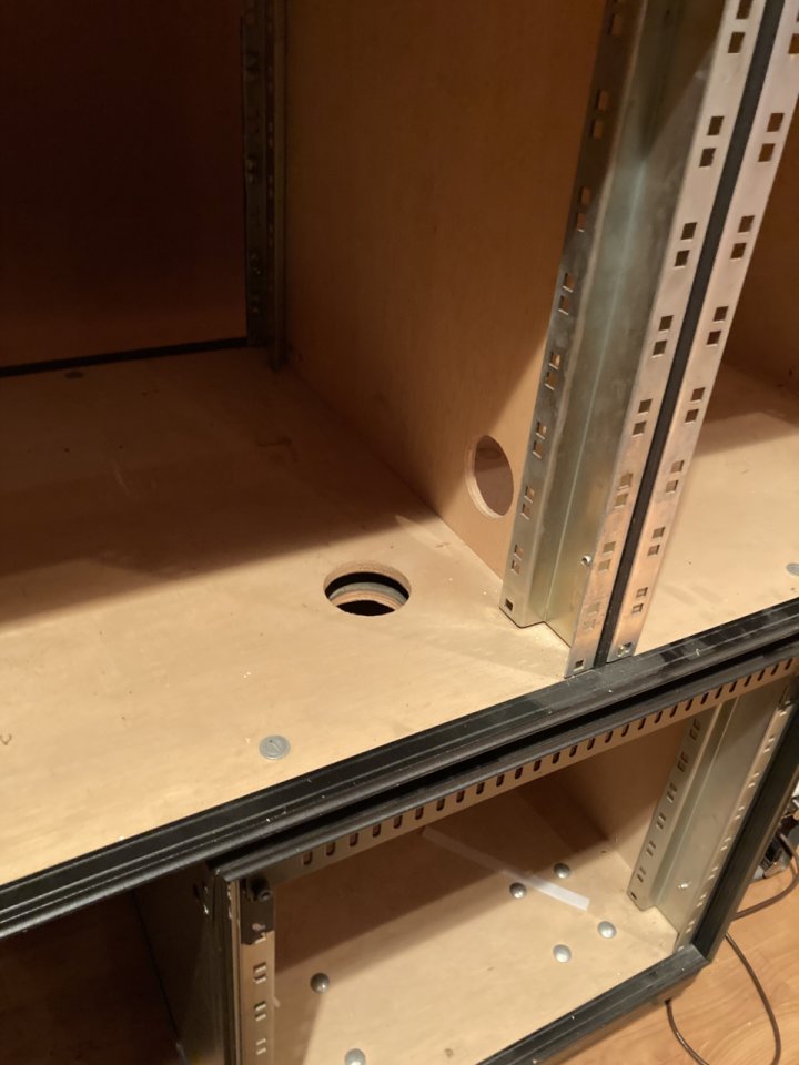 Mueble de rack de 60u en T de segunda mano · Foto 3 de 3 · Madrid · 600 €