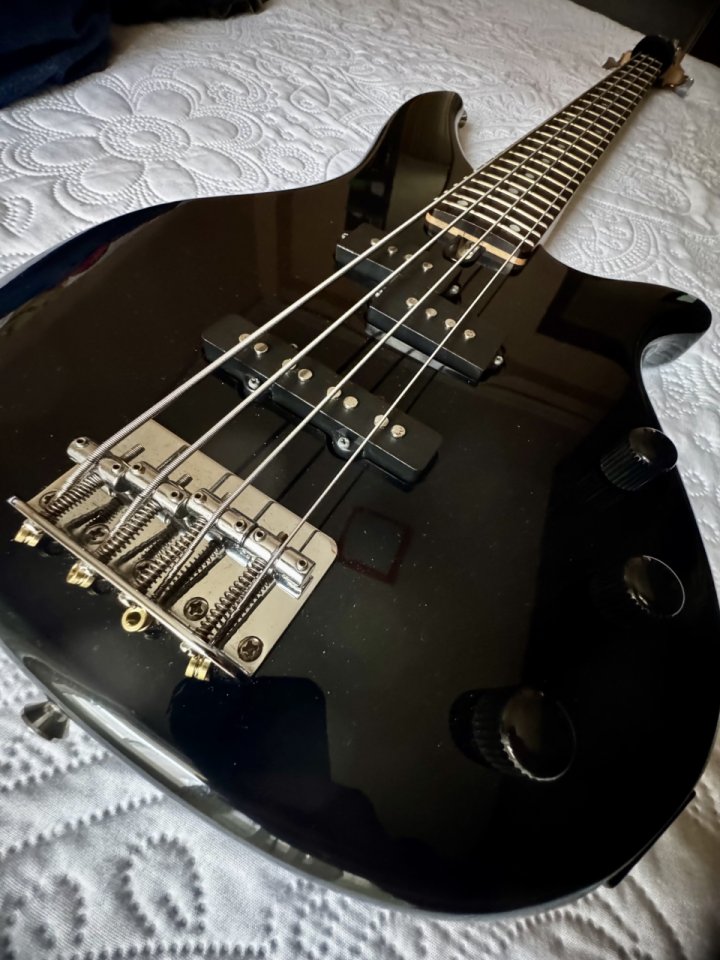 Bajo eléctrico Yamaha RBX170