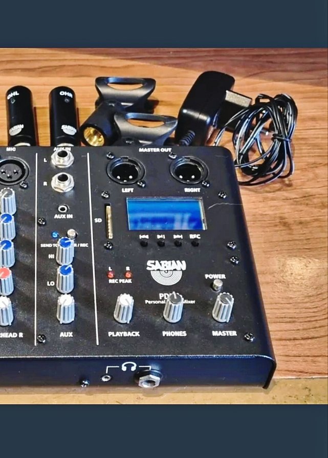 Sabian Sound Kit Pdmr mezclador+ 2 micrófonos de segunda mano · Foto 1 de 9 · Girona · 150 €