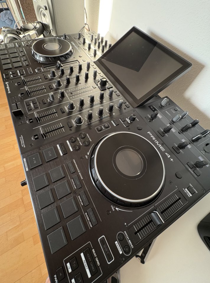 Controladora Denon DJ 4 Plus. Estado como nuevo