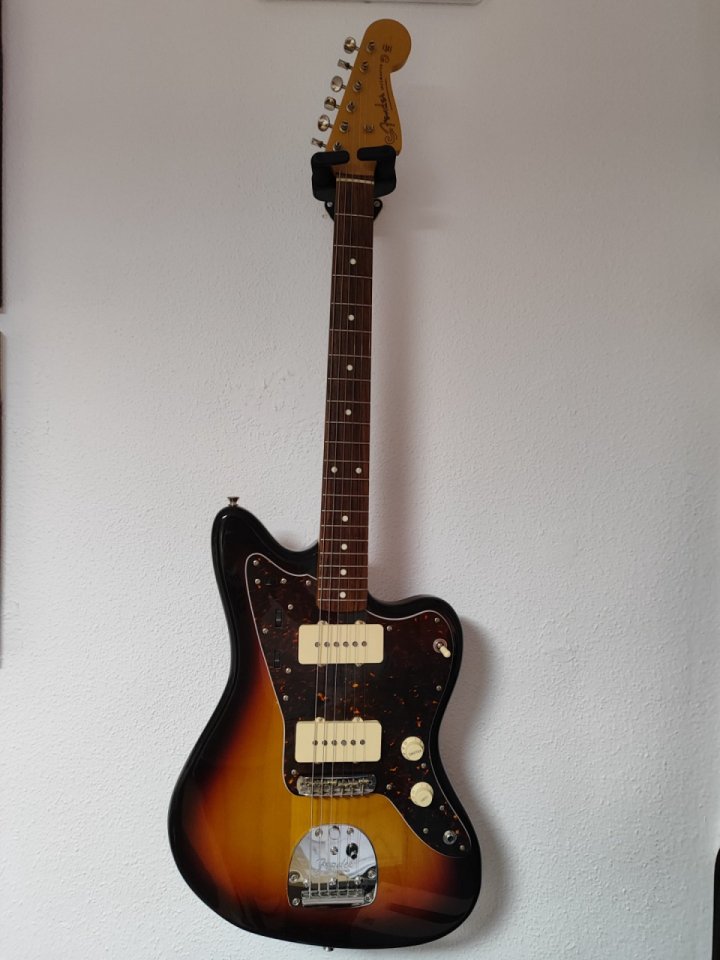 Fender Jazzmaster MIJ 2004 de segunda mano · Foto 1 de 7 · Málaga · 1400 €