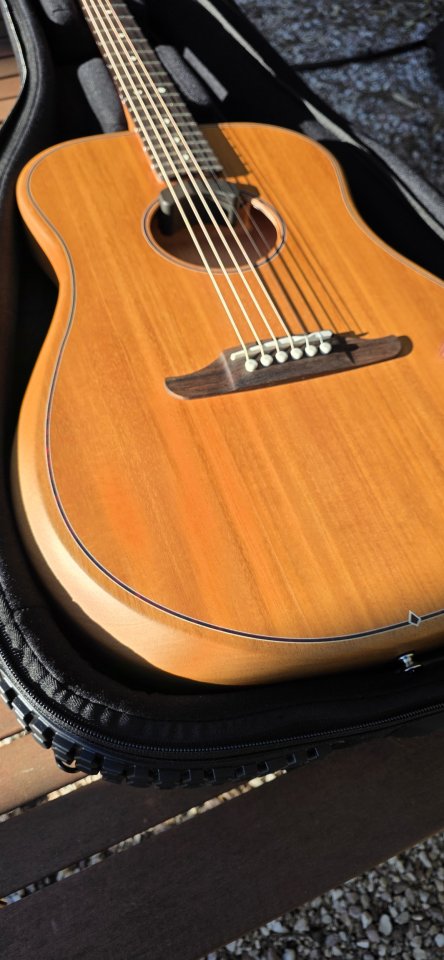 Fender Highway Dreadnought All-Mahogany Guitarra Acústica