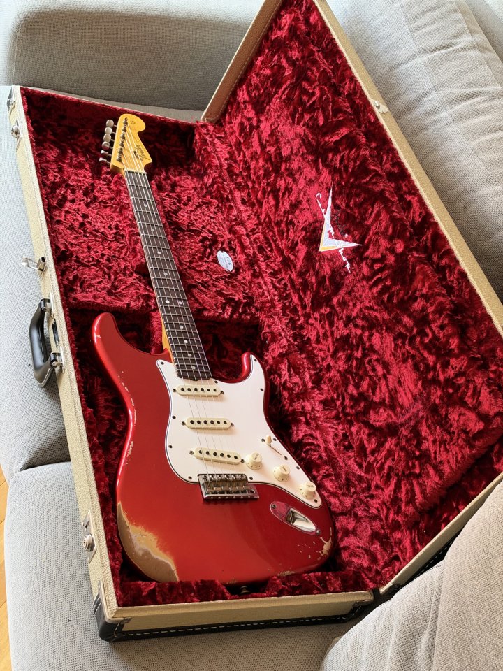 Fender Stratocaster LTD 1964 RSTD Heavy Relic Candy Apple Red de segunda mano · Foto 3 de 10 · Madrid · 3900 €