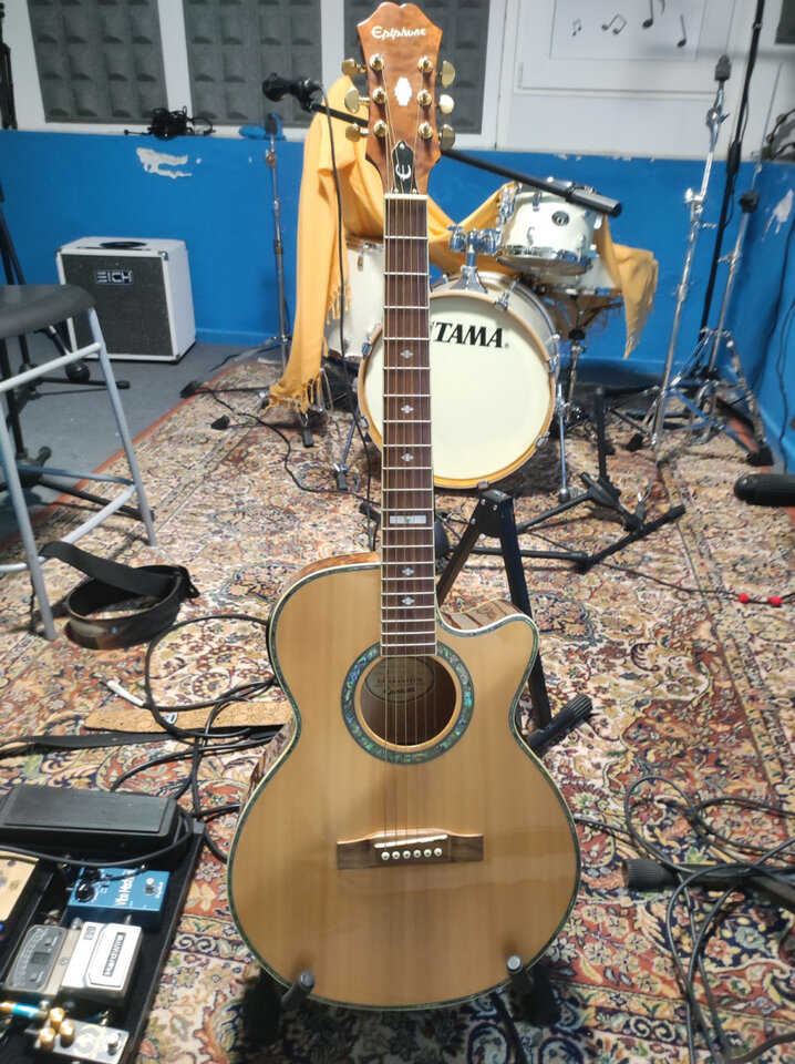 O cambio Epiphone electroacústica PR6ENA