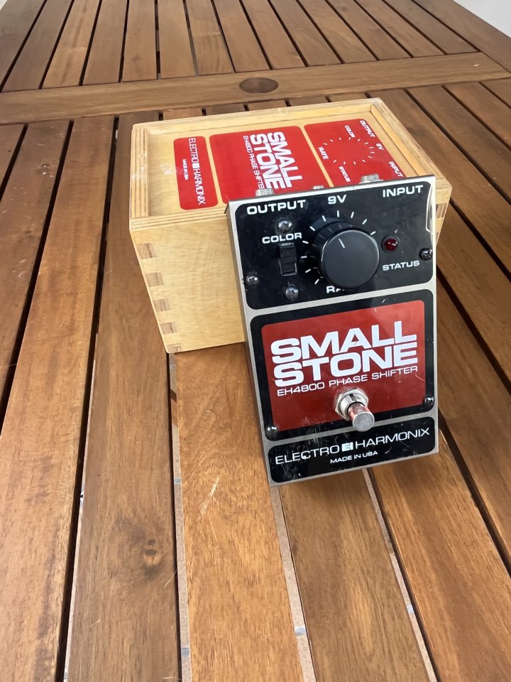 Electro-Harmonix Small Stone EH4800 Made in USA.