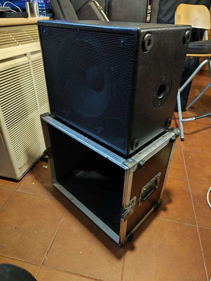 Pantalla FR Matrix 12" pasiva + flightcase