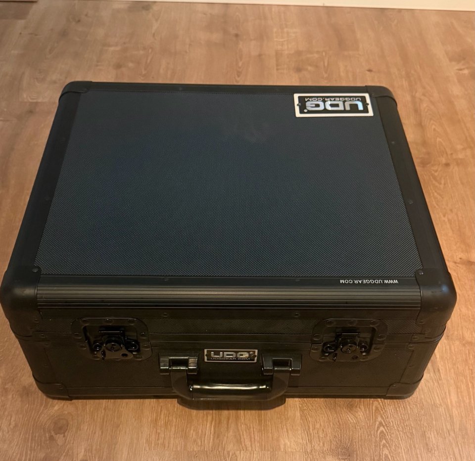 Technics SL1200MK2 + UDG Flightcase multi turntable de segunda mano · Foto 9 de 9 · Cádiz · 900 €