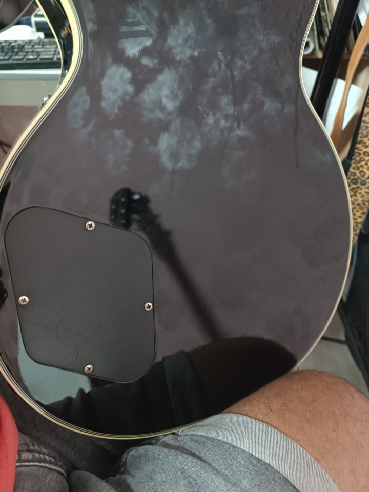 Vendo buena guitarra de segunda mano · Foto 4 de 4 · Tarragona · 325 €