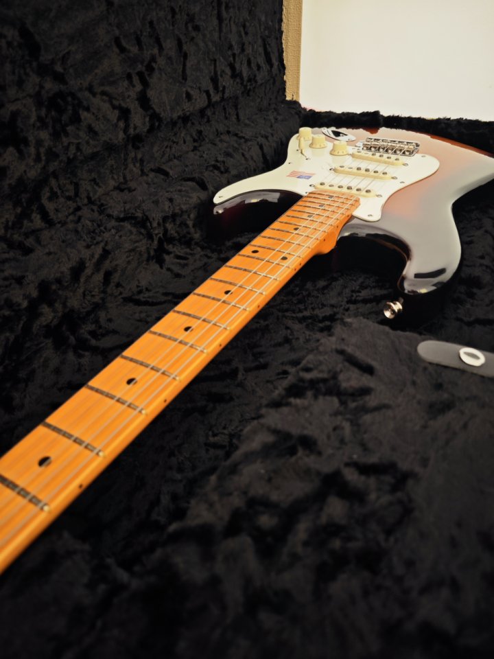 Fender Eric Johnson Stratocaster de segunda mano · Foto 4 de 10 · Girona · 2100 €