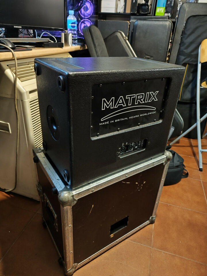 Pantalla FR Matrix 12" pasiva + flightcase