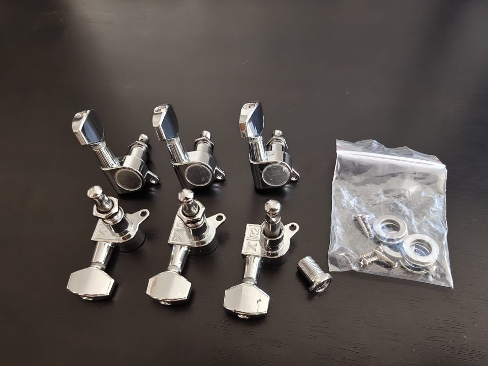 Clavijeros Compatibles Squier Stratocaster de segunda mano · Foto 1 de 3 · Barcelona · 20 €