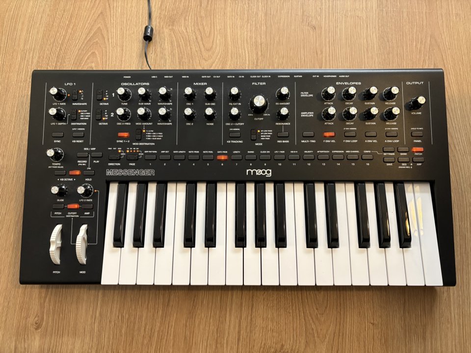 Sintetizador Moog Messenger