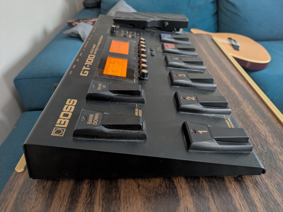 BOSS GT 100 de segunda mano · Foto 4 de 6 · Girona · 220 €