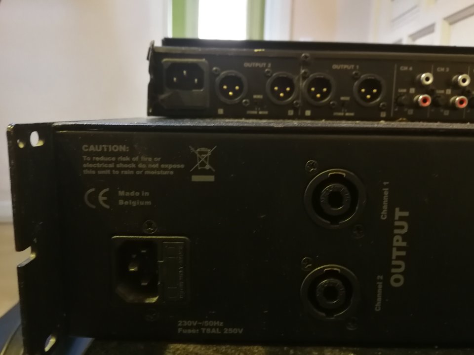 Equipo de sonido AUDAC: preamplificador PRE26 , amplificador D3  y subwoofer SX12. SIN ACCESORIOS