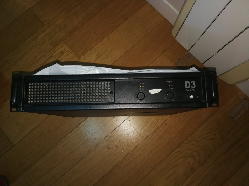 Equipo de sonido AUDAC: preamplificador PRE26 , amplificador D3  y subwoofer SX12. SIN ACCESORIOS