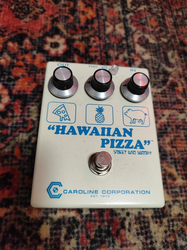 Hawaiian Pizza de Caroline Corporation RESERVADO