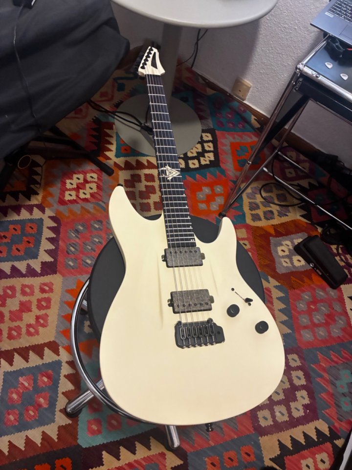 Aristides 060R custom con bareknuckle polymath de segunda mano · Foto 9 de 10 · Madrid · 2890 €