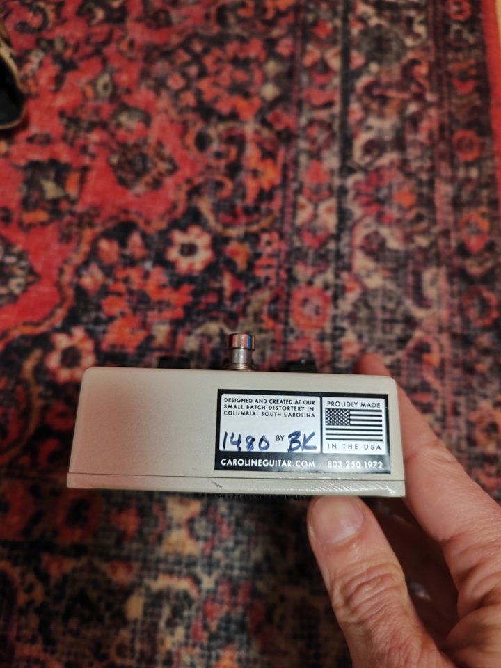 Hawaiian Pizza de Caroline Corporation RESERVADO