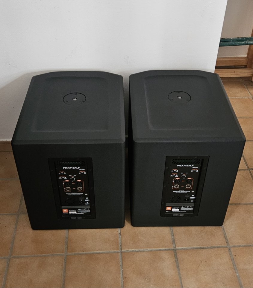 2 Subwoofer JBL PRX-715XLF con 3000Watios RMS.